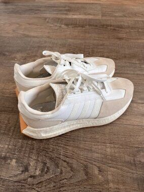 Adidas Cream & White Sneakers – Gum Sole Size Mens 10.5